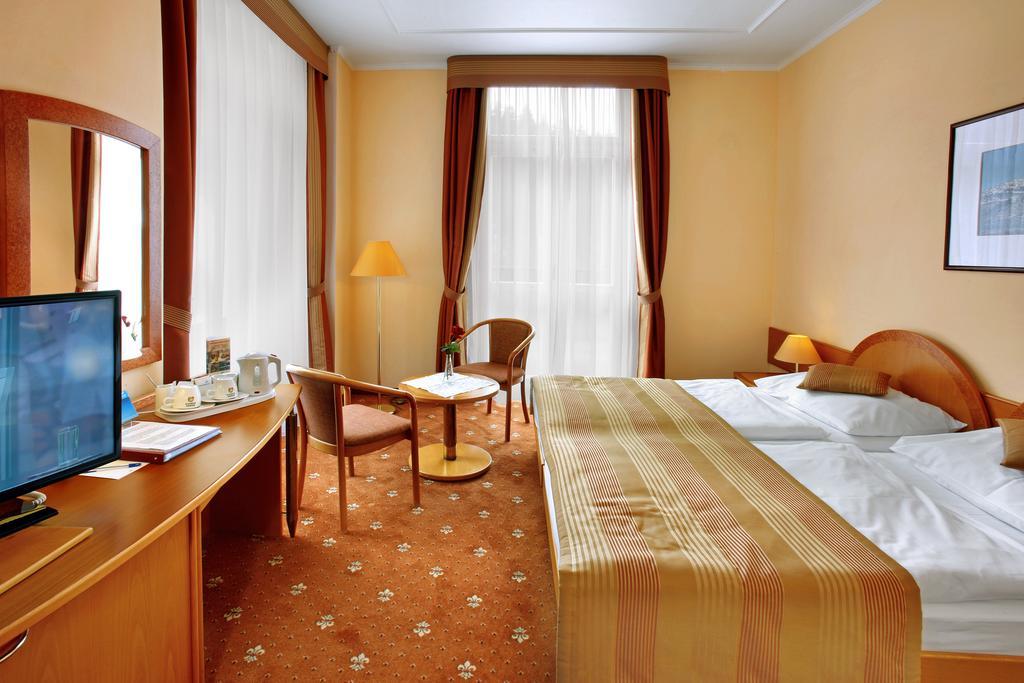 Ensana Hvezda - Imperial - Neapol Hotel Marianske Lazne Exterior photo