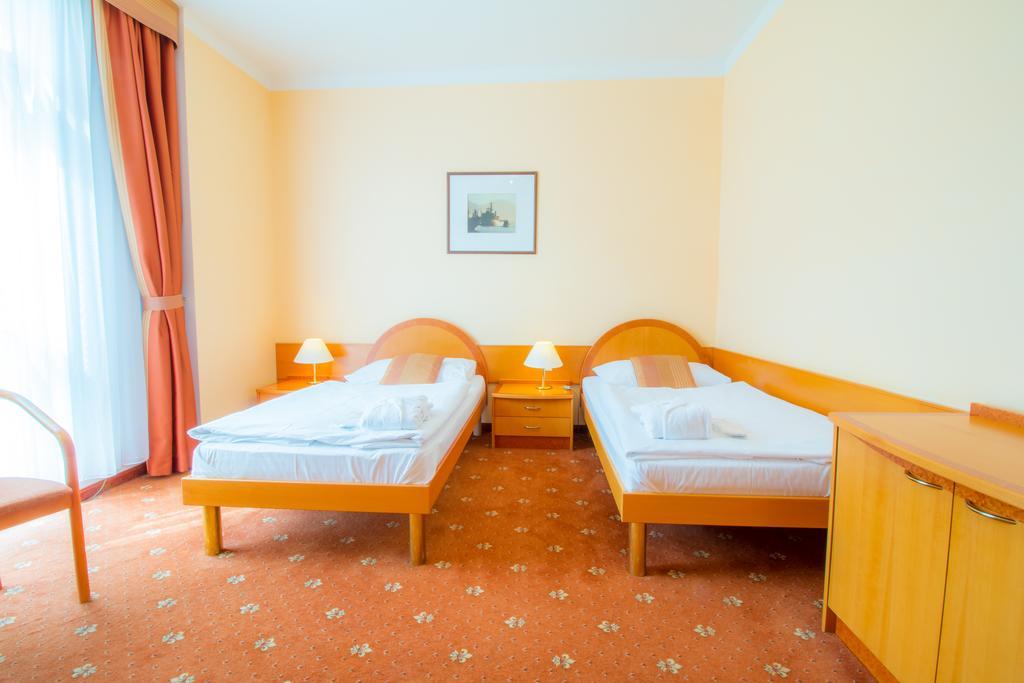Ensana Hvezda - Imperial - Neapol Hotel Marianske Lazne Exterior photo