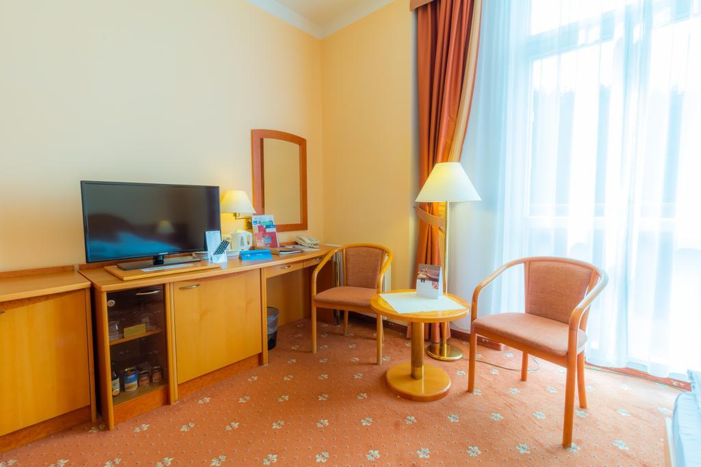 Ensana Hvezda - Imperial - Neapol Hotel Marianske Lazne Exterior photo