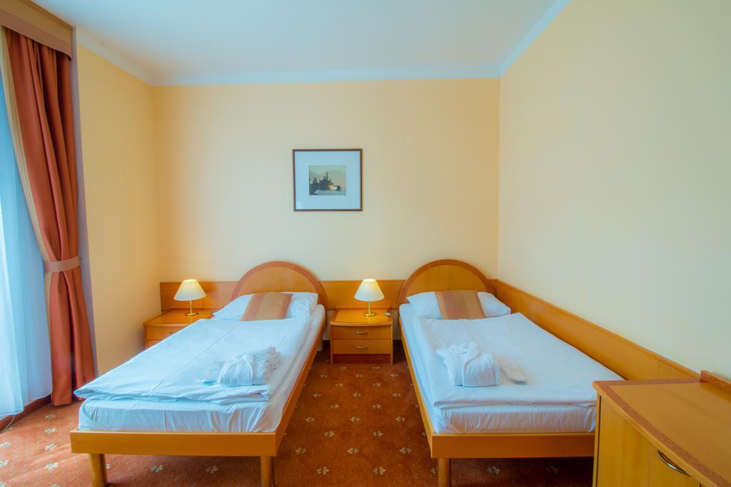 Ensana Hvezda - Imperial - Neapol Hotel Marianske Lazne Exterior photo