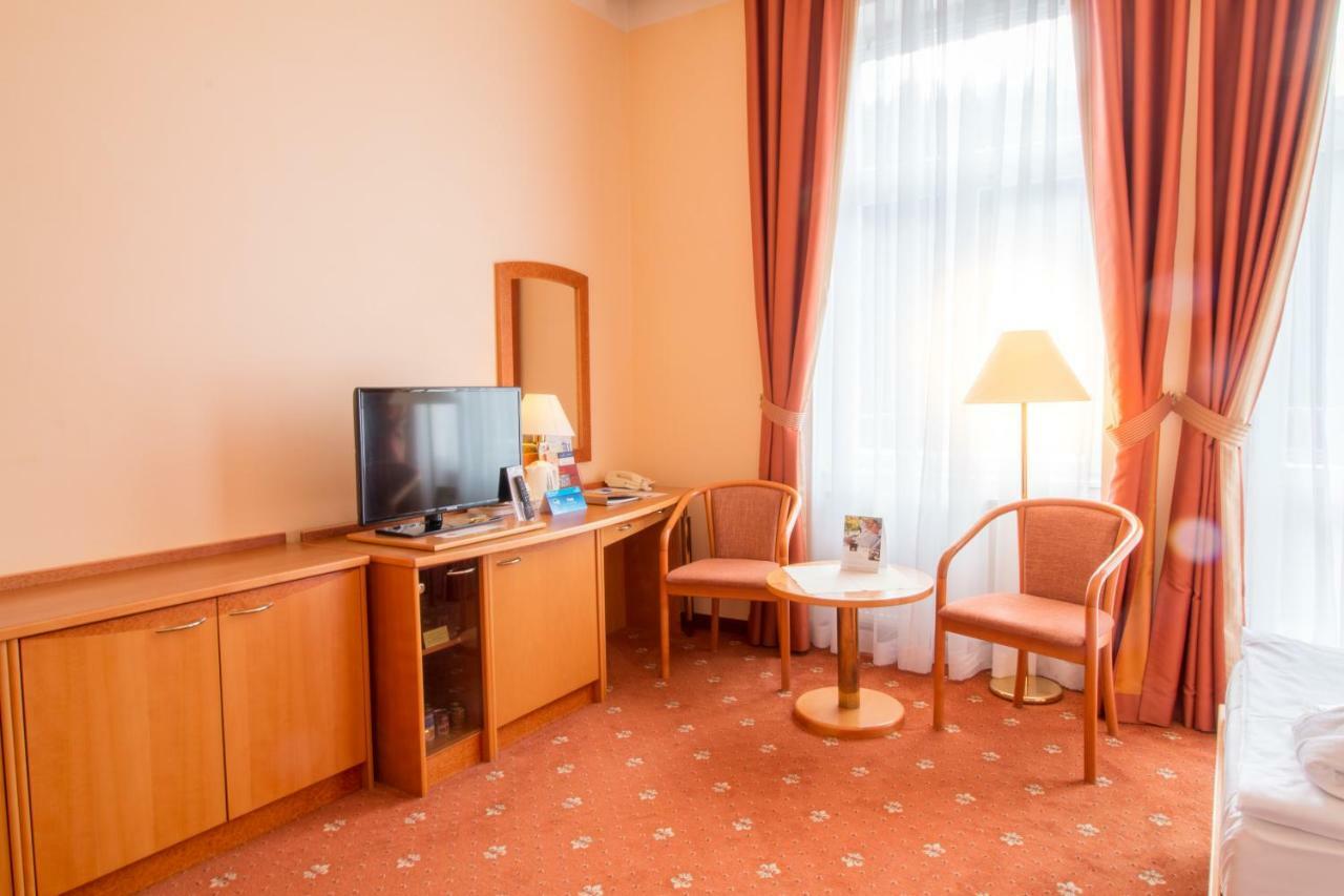 Ensana Hvezda - Imperial - Neapol Hotel Marianske Lazne Exterior photo